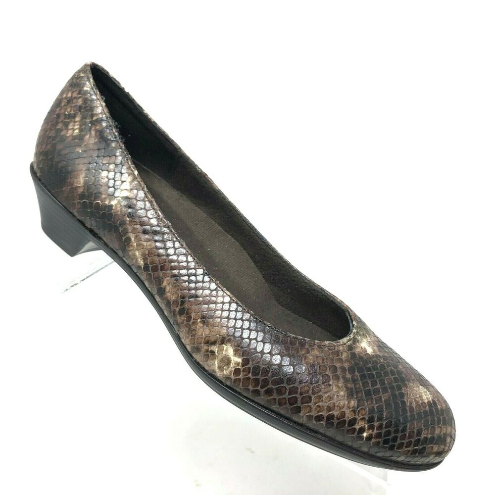 Munro American Women's 7 N Meg Pump Brown Leather Snake Comfort Kitten Heel